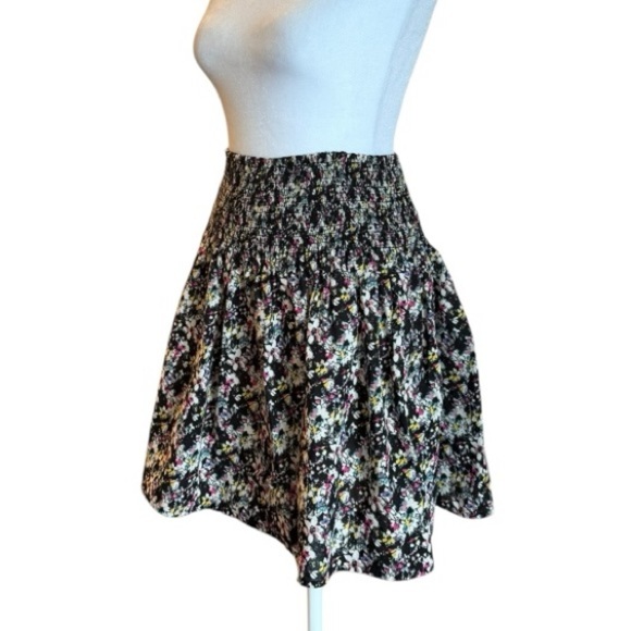 H&M Floral Smocked Mini Skirt XS - Picture 2 of 6